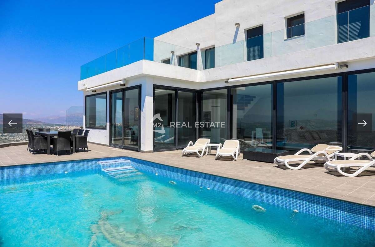 Villa en Moraira, ID J600176